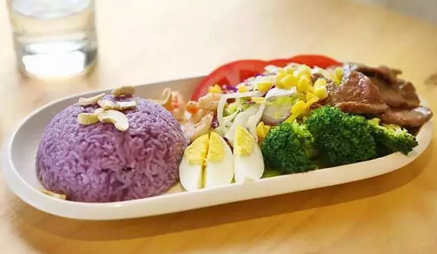 高端低價消費均增長，餐飲差異化競爭成新戰場