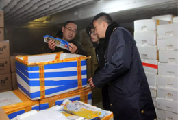 曝光丨 過期冷凍食品，涂改生產(chǎn)日期后繼續(xù)賣？