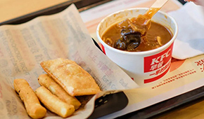 肯德基上新“河南早餐三件套”，胡辣湯油饃頭菜角均是“千味央廚造”