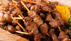 食尚是個輪回？迷你肉串走紅，東方甄選、大莊園、大希地、皓月等集體“擼小串”