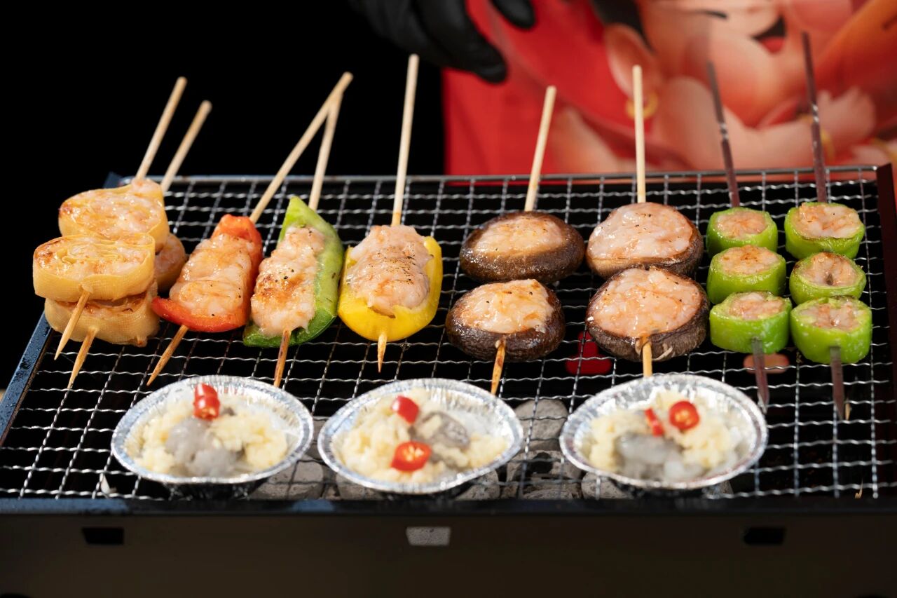 燒烤季上新 | 串、釀、卷、包…蝦滑百變秀身段，轉(zhuǎn)戰(zhàn)燒烤檔做“主角”
