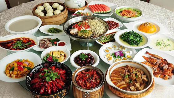 5月全國(guó)餐飲收入4605億元，同比增0.6%；限上餐飲收入負(fù)增長(zhǎng)